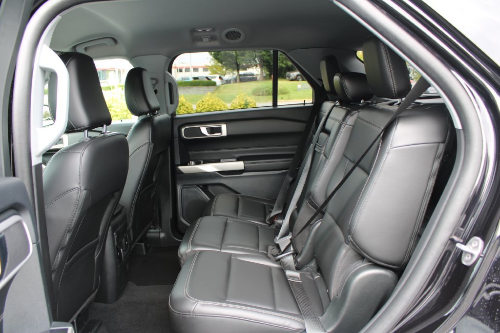 Used 2023 Ford Explorer XLT w/ Equipment Group 202A AWD/4WD image 12