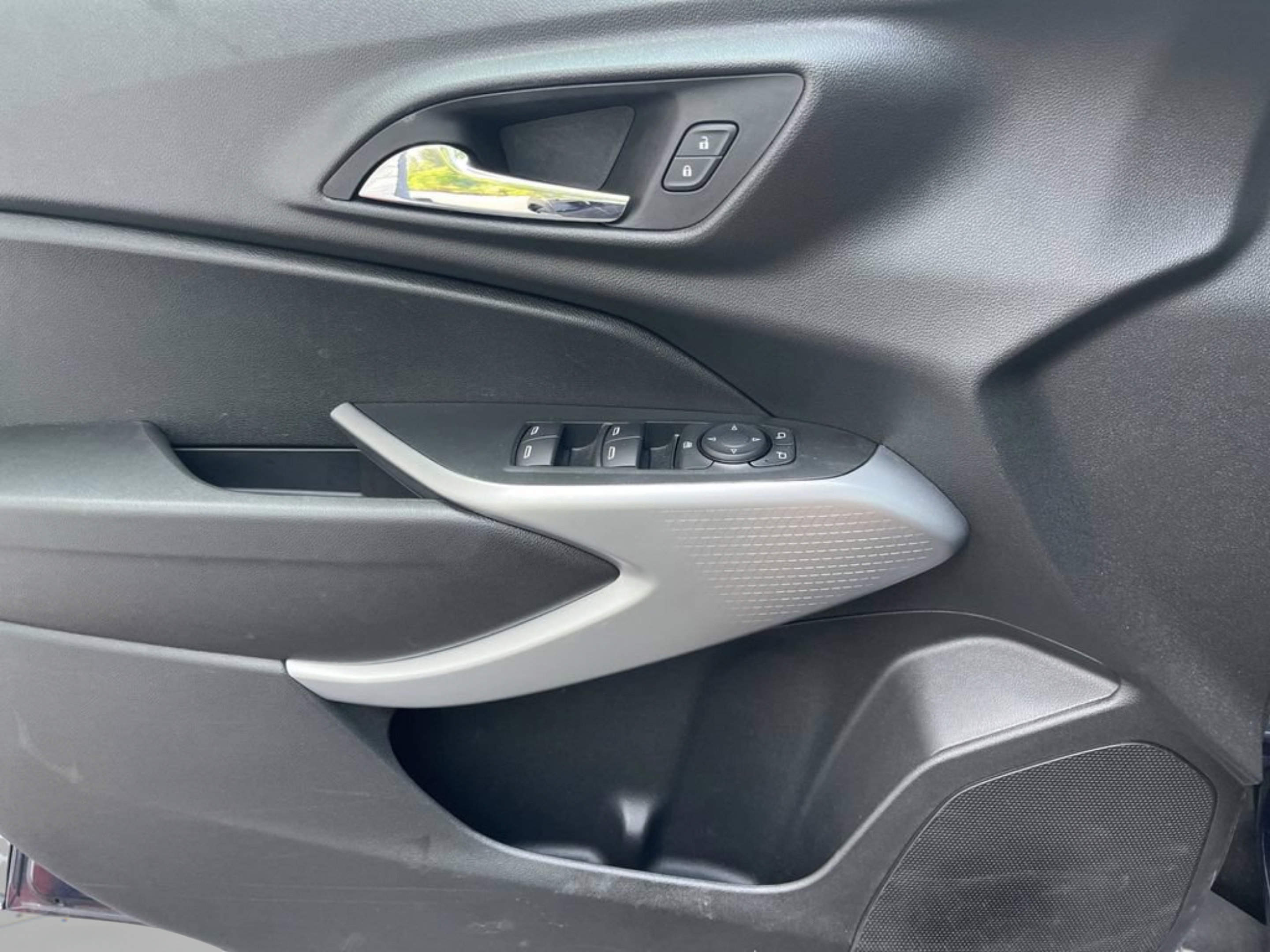 Used 2024 Chevrolet Trax LS FWD image 24
