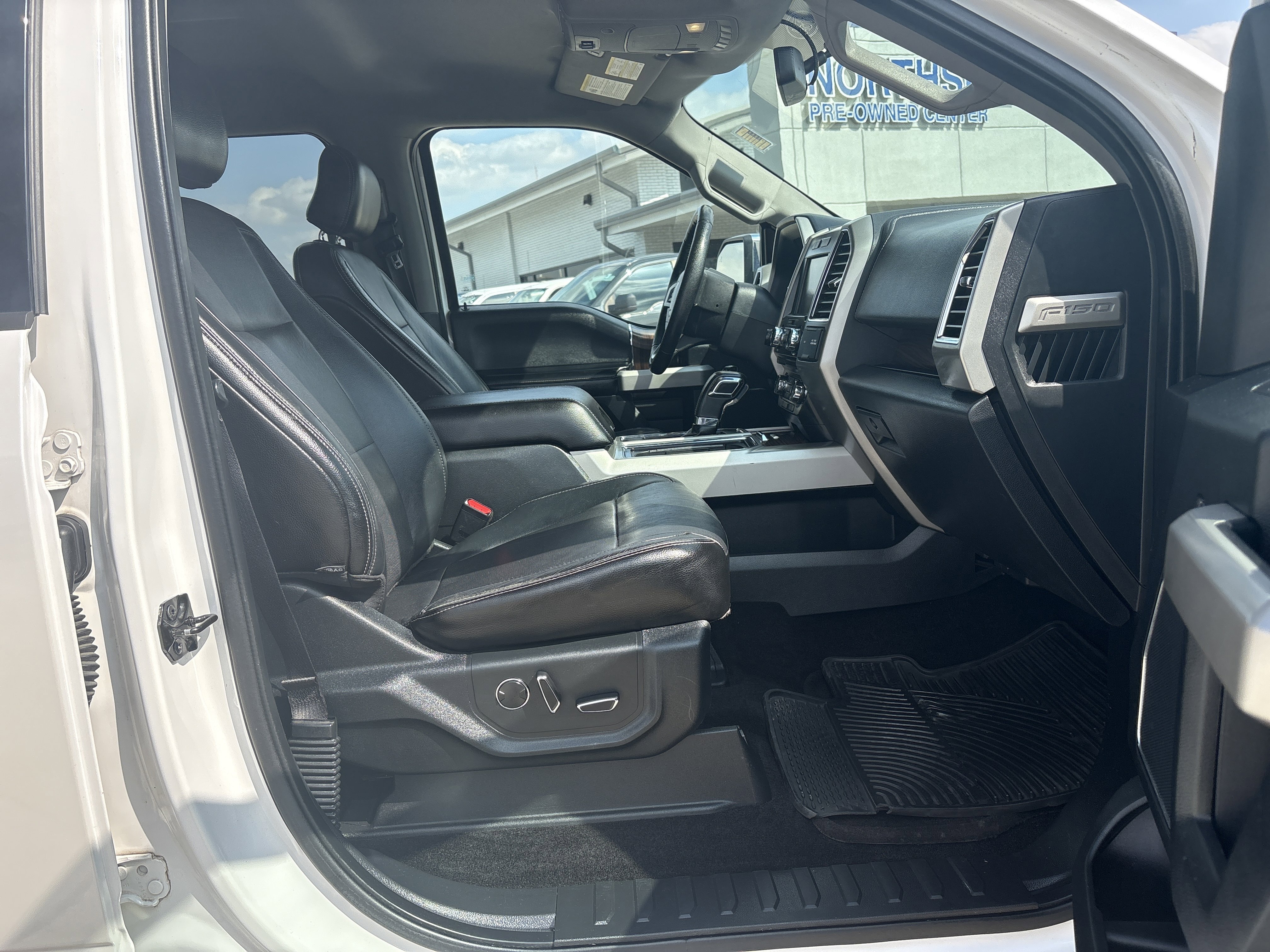 Used 2015 Ford F150 Lariat image 9