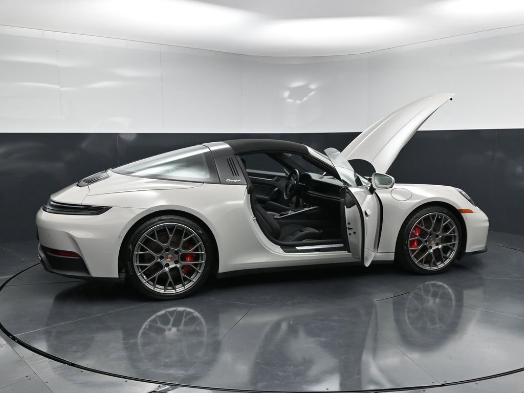 Certified 2026 Porsche 911 Targa 4S AWD/4WD image 32
