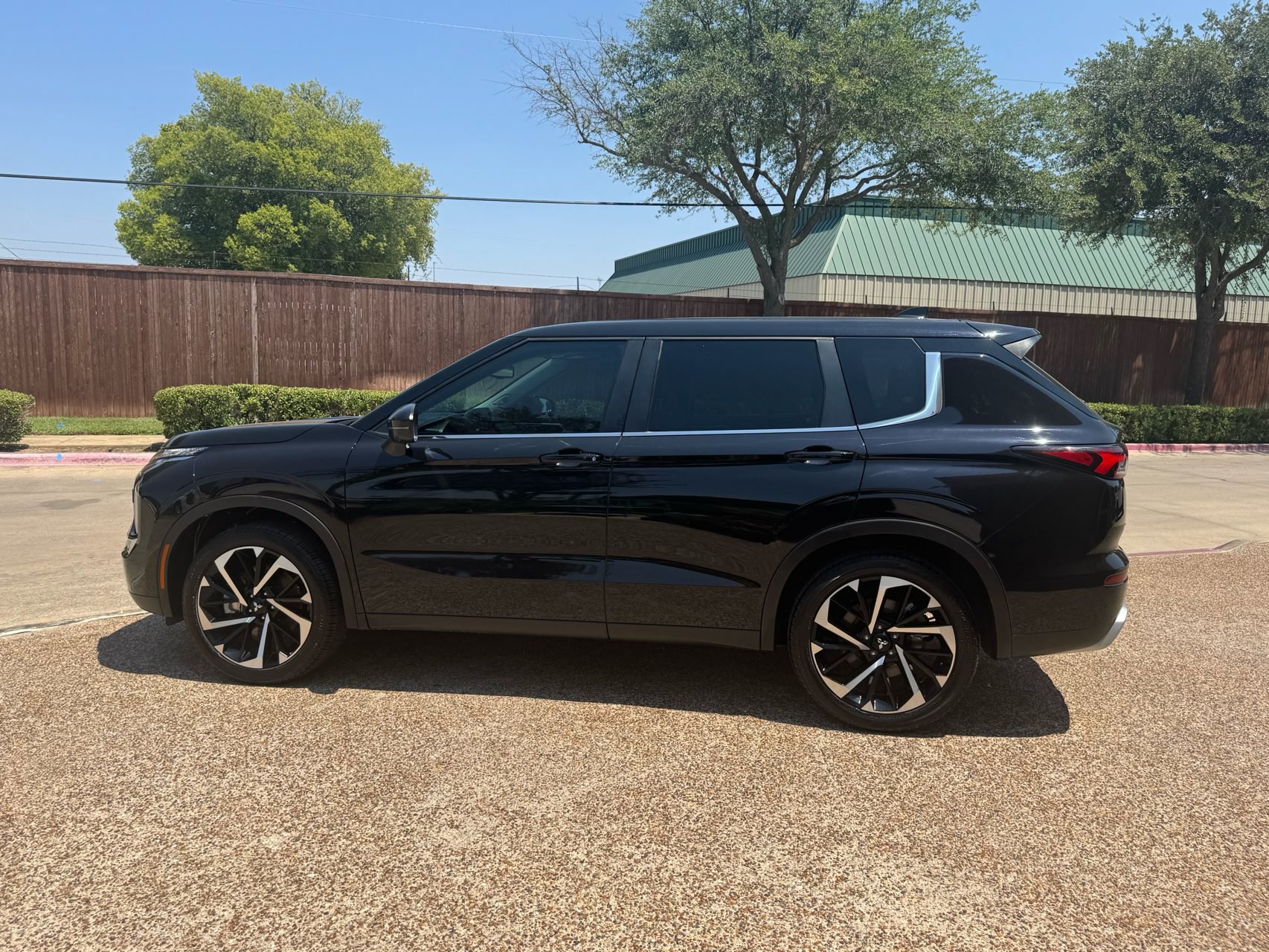 Used 2024 Mitsubishi Outlander SE AWD/4WD image 11