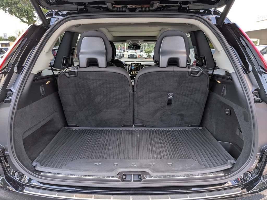 Certified 2026 Volvo XC90 B6 Plus w/ Protection Package Premier AWD/4WD image 13
