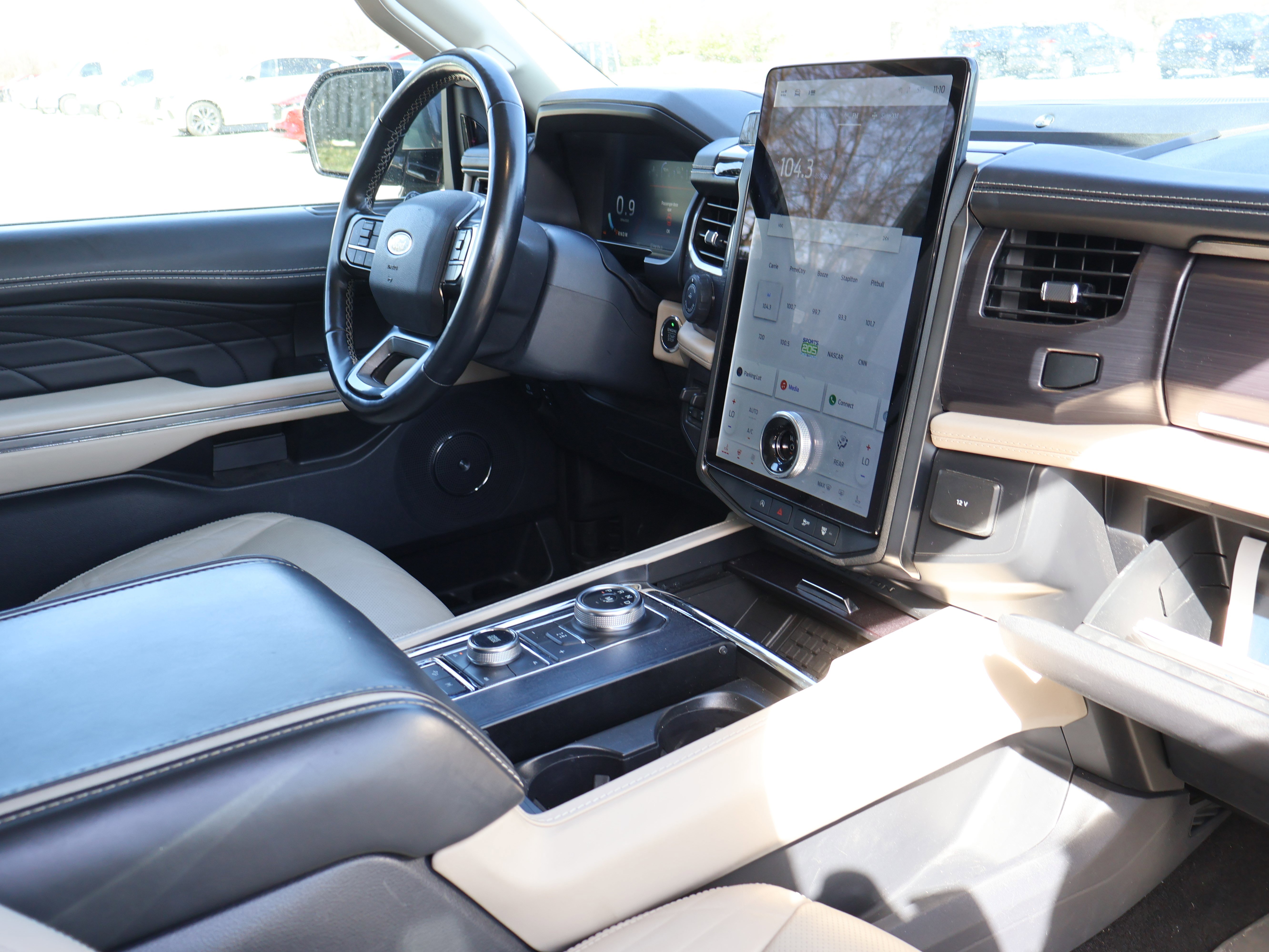 Used 2022 Ford Expedition Platinum image 10