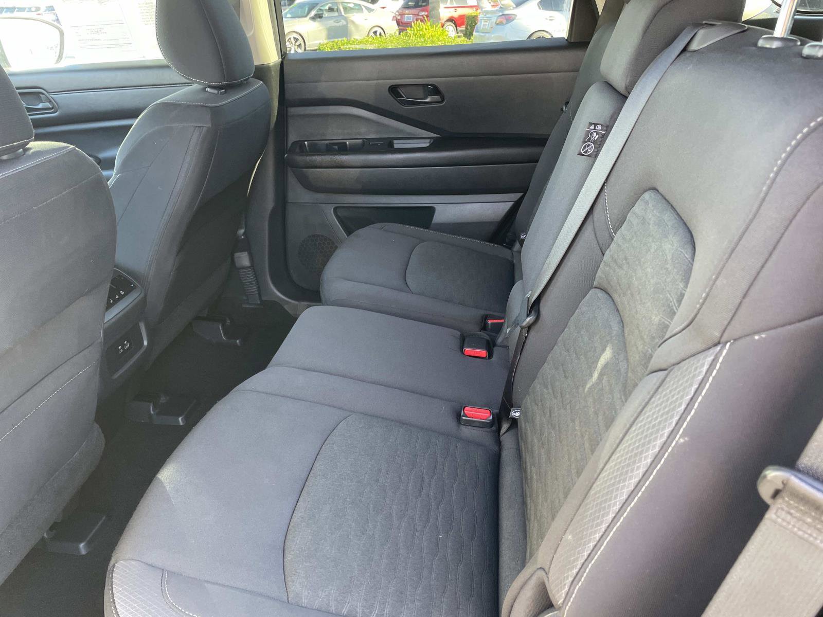 Used 2024 Nissan Pathfinder SV image 21