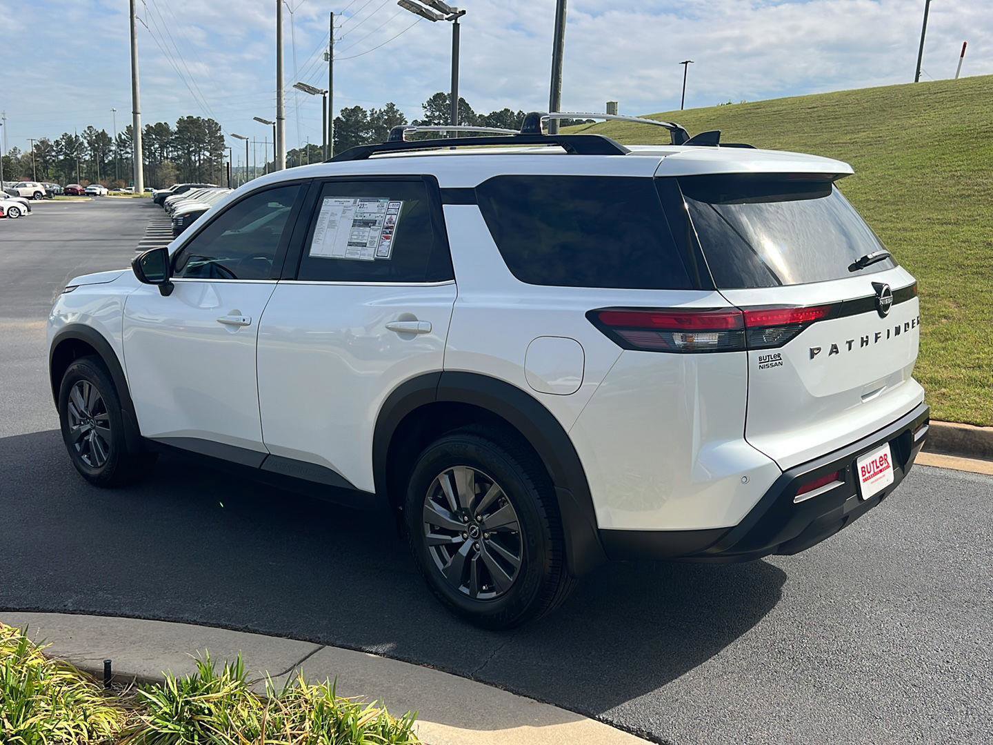 New 2026 Nissan Pathfinder SV image 4