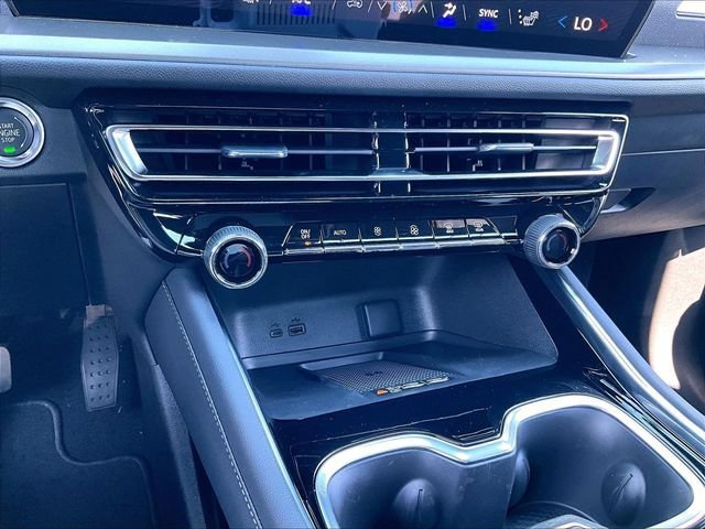 New 2027 Chevrolet Traverse LT w/ Driver Confidence Package AWD/4WD image 16