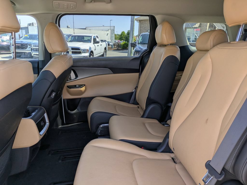 Used 2024 Kia Carnival LX FWD image 15