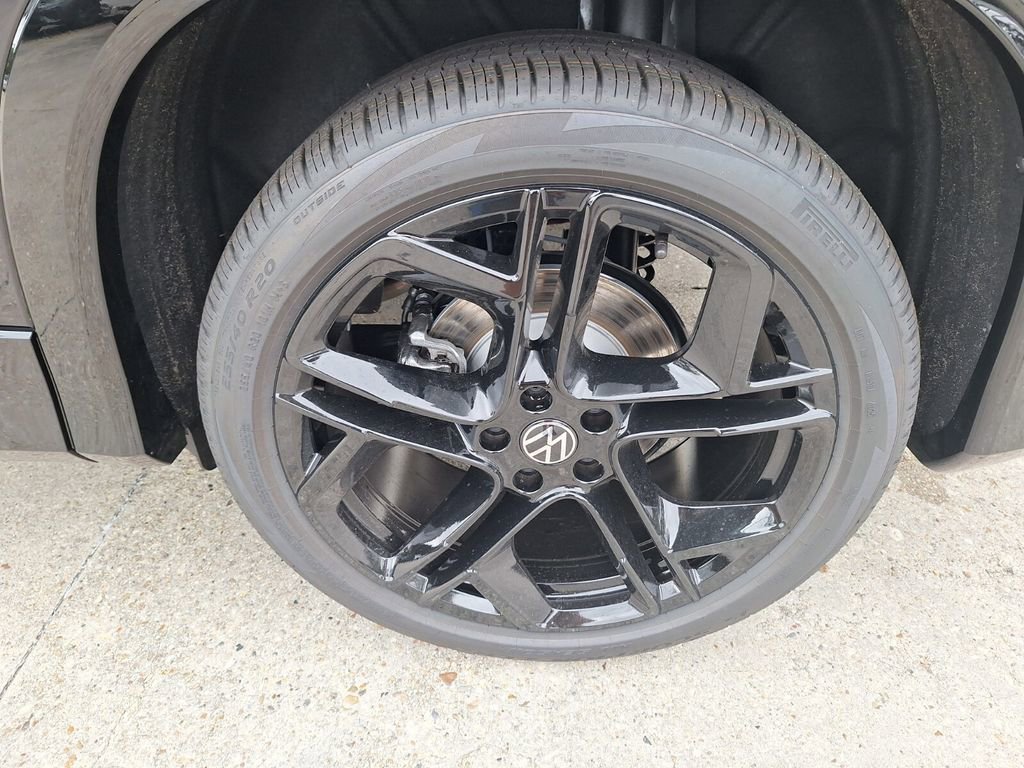 New 2026 Volkswagen Tiguan SE R-Line image 24