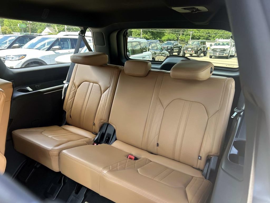 Used 2024 Ford Expedition Max Platinum AWD/4WD image 23