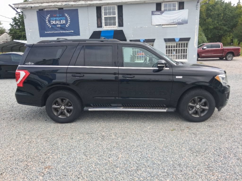 Used 2018 Ford Expedition XLT w/ Equipment Group 202A AWD/4WD image 22