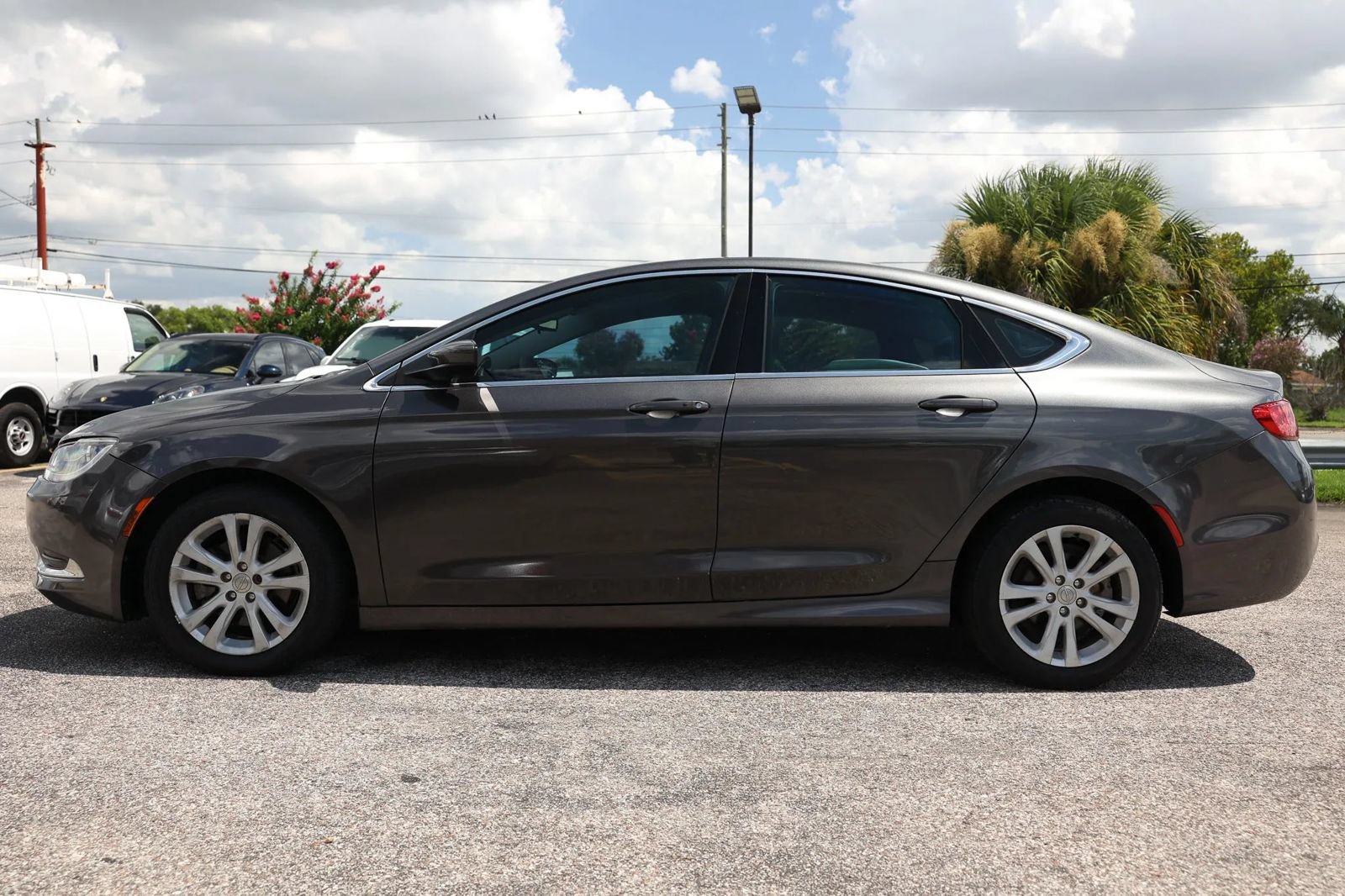 Used 2016 Chrysler 200 Limited FWD image 3