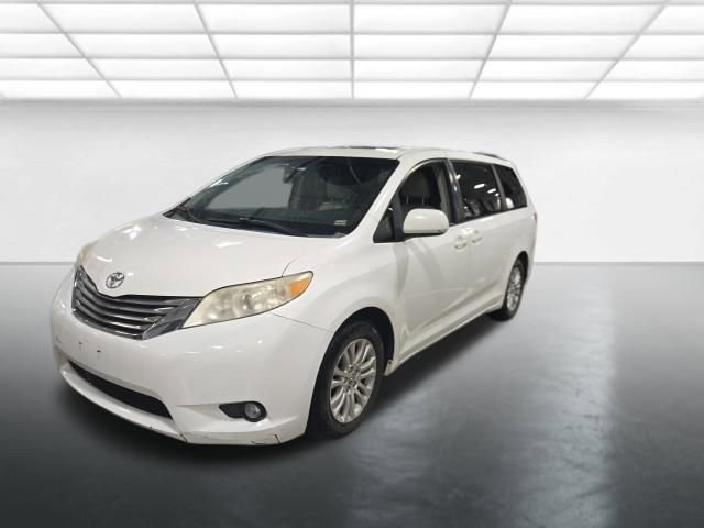 Used 2011 Toyota Sienna XLE w/ Entertainment Pkg FWD image 8