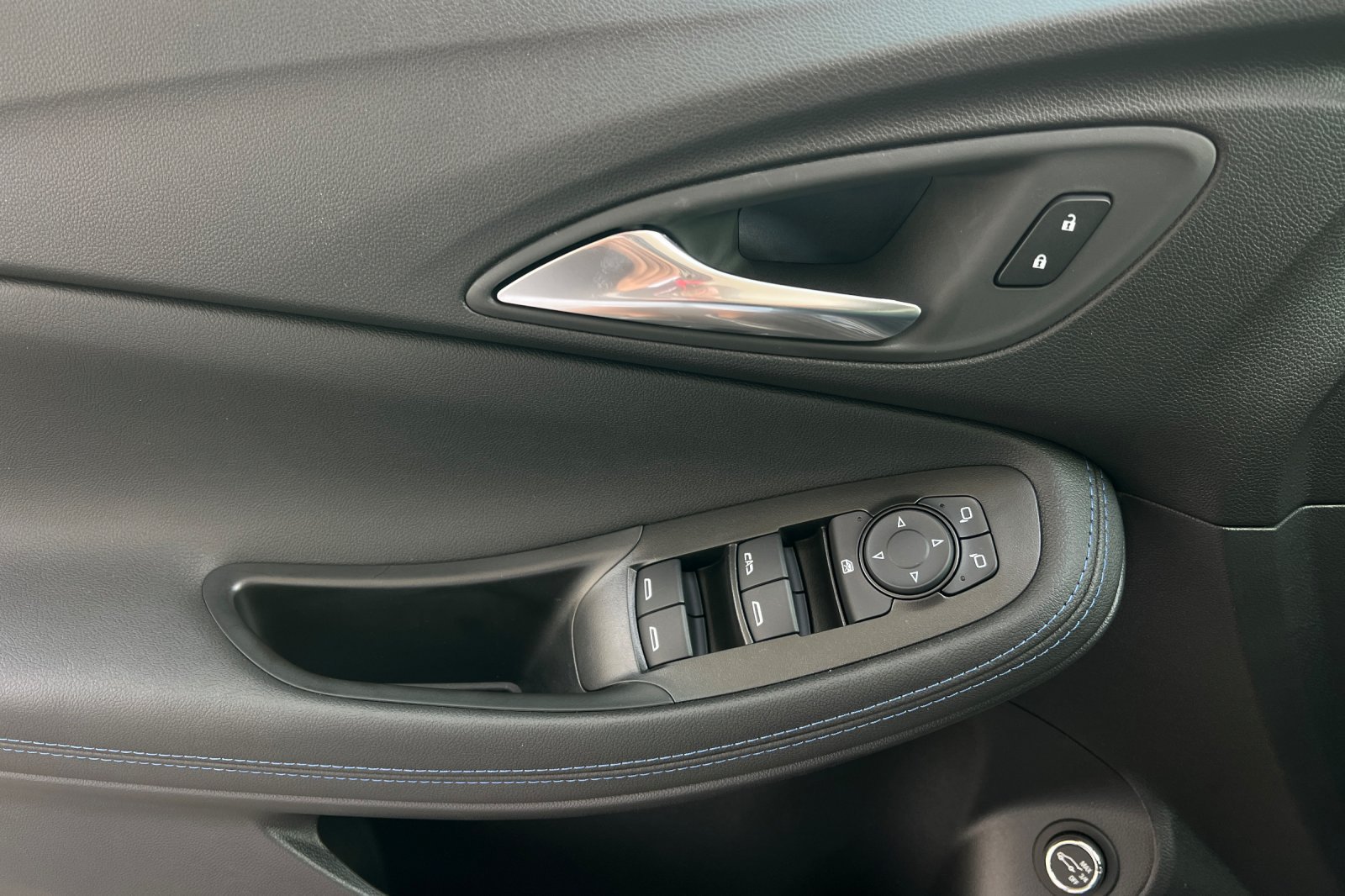 New 2026 Buick Encore GX Sport Touring w/ Comfort Package FWD image 9