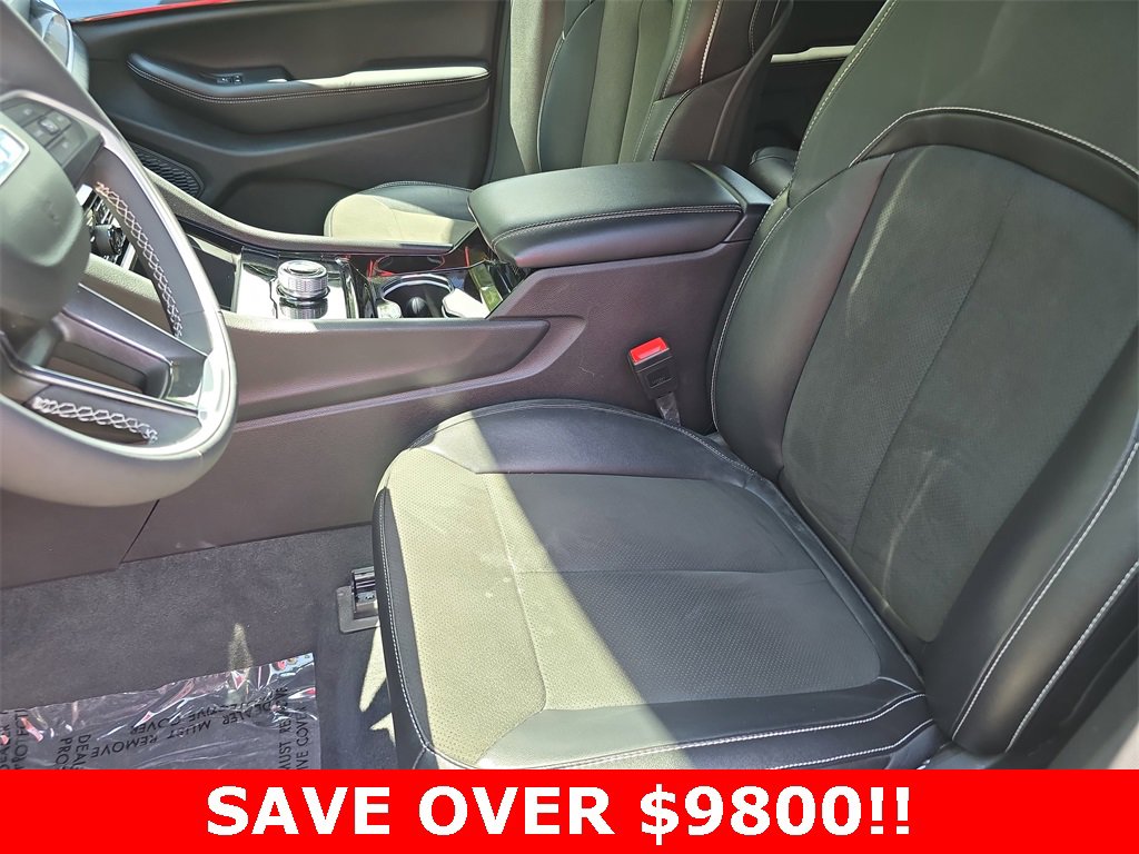 Used 2023 Jeep Grand Cherokee Altitude image 16