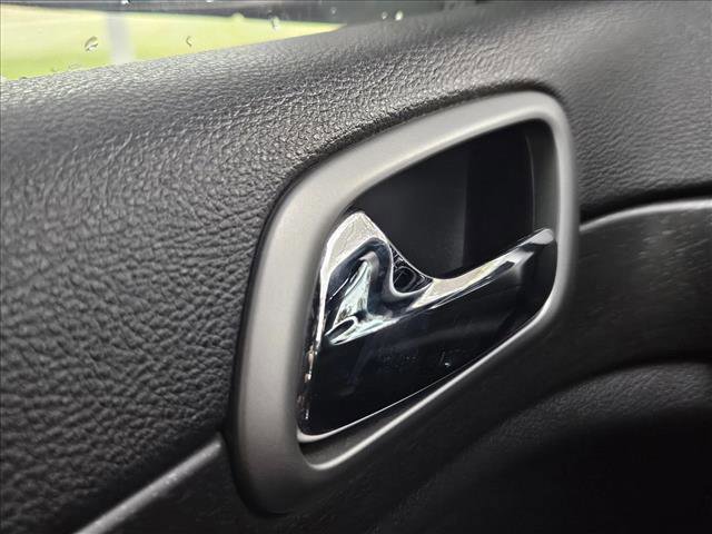 Used 2018 Jeep Grand Cherokee Altitude RWD image 15