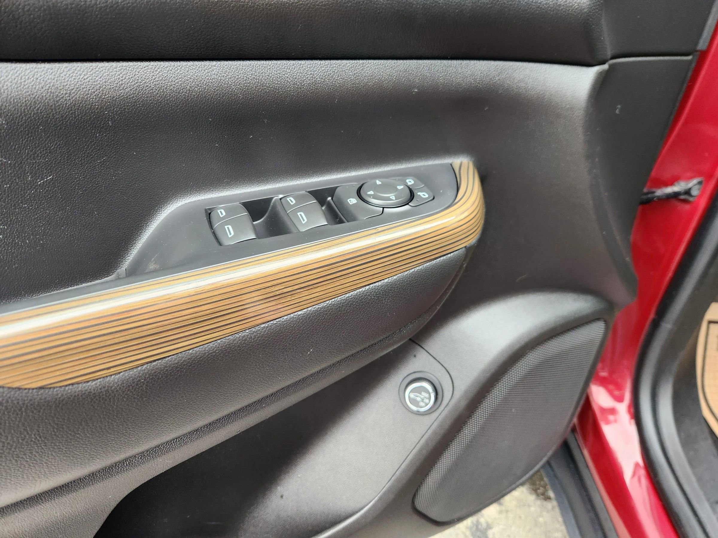Used 2017 GMC Acadia SLE image 28