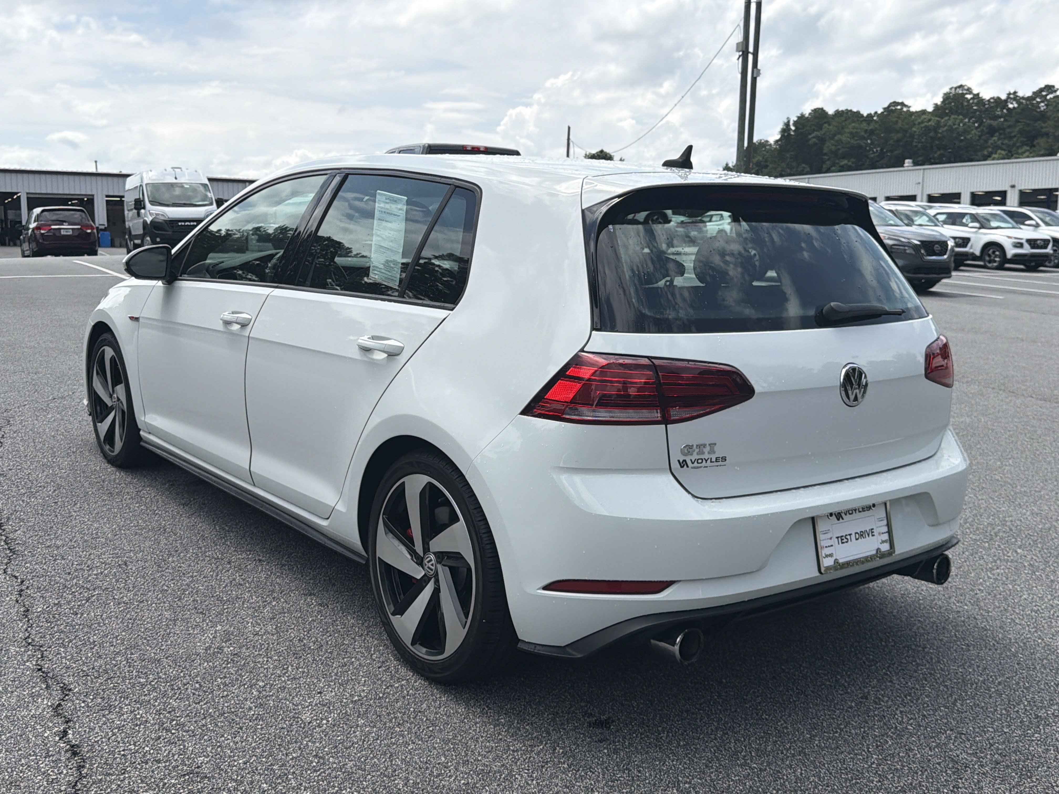 Used 2018 Volkswagen GTI SE FWD image 6
