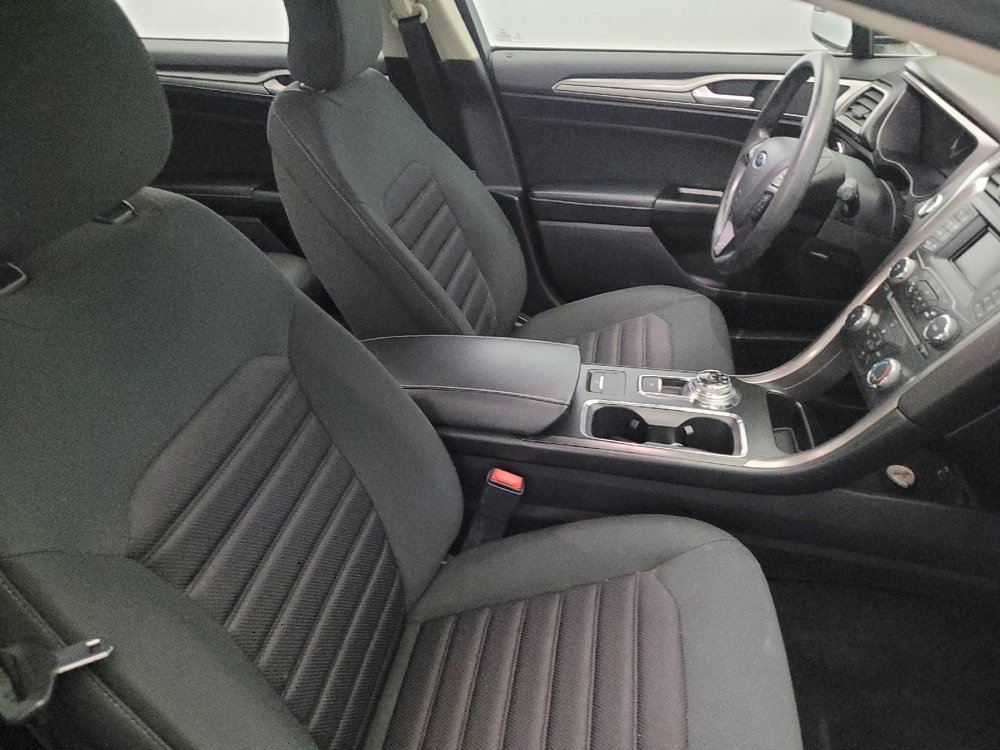 Used 2017 Ford Fusion SE image 21