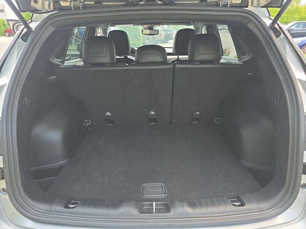 Used 2025 Jeep Compass Trailhawk AWD/4WD image 32