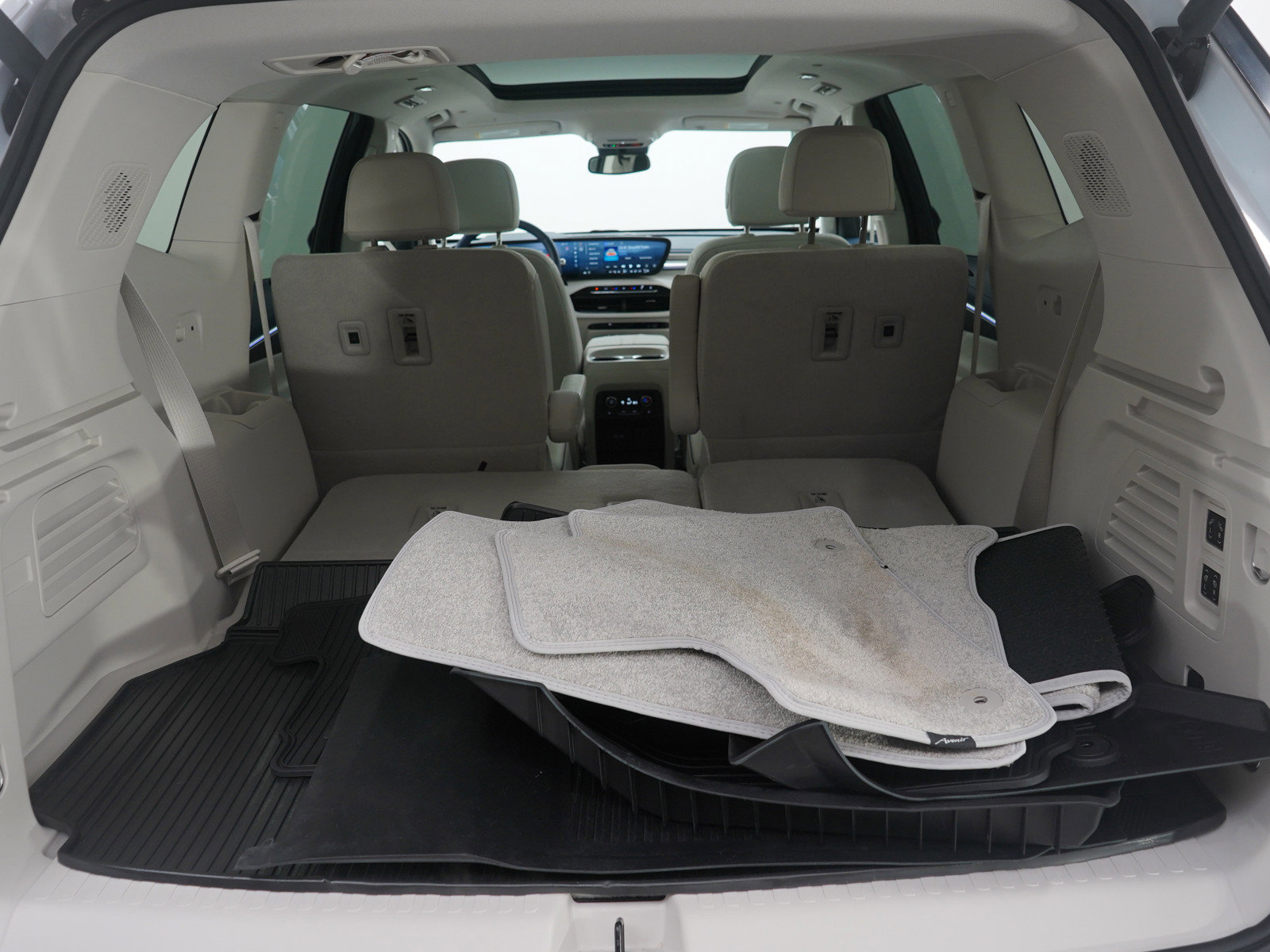 Used 2025 Buick Enclave Avenir image 9