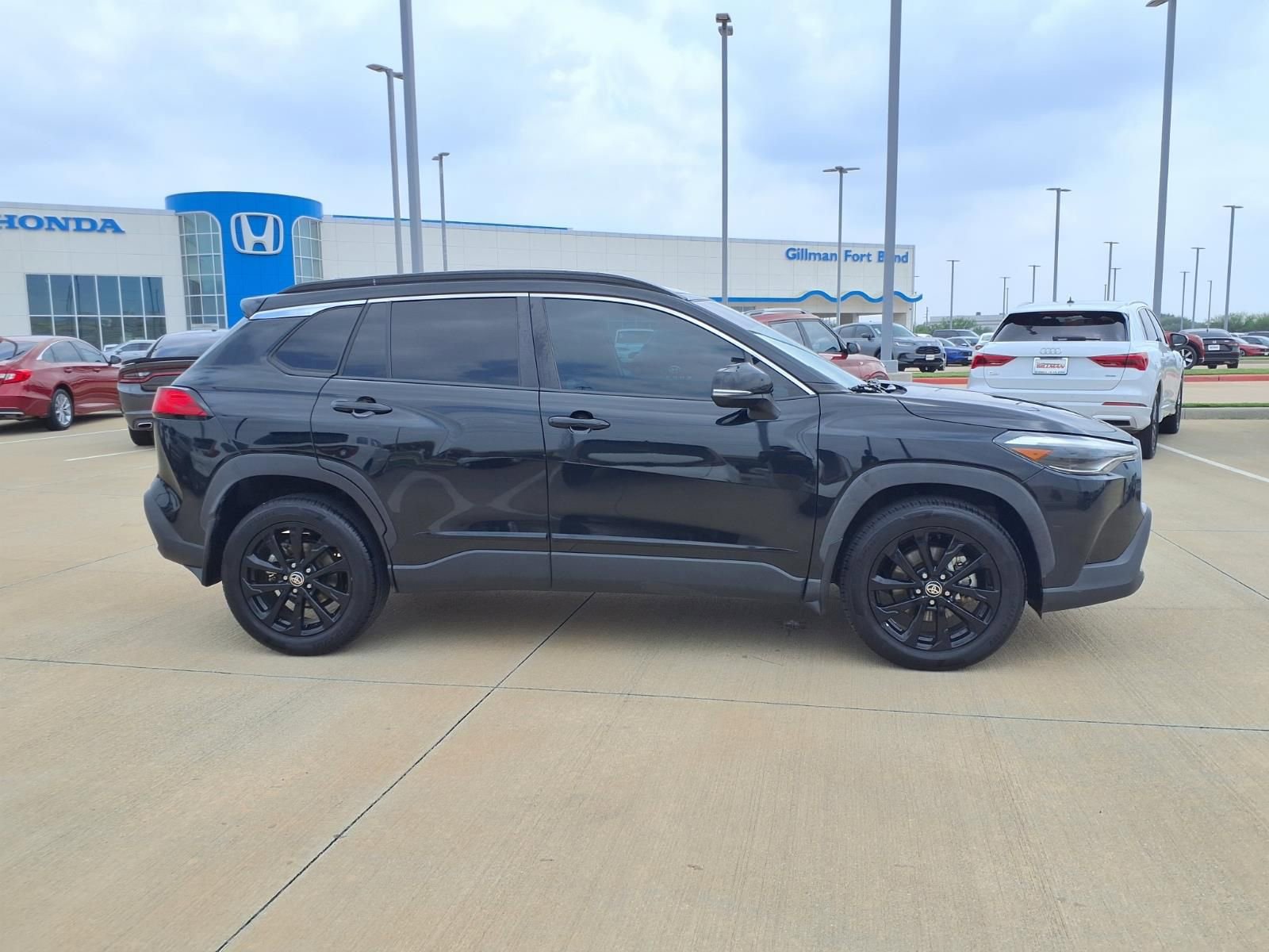 Used 2022 Toyota Corolla Cross XLE w/ Convenience Package FWD image 8