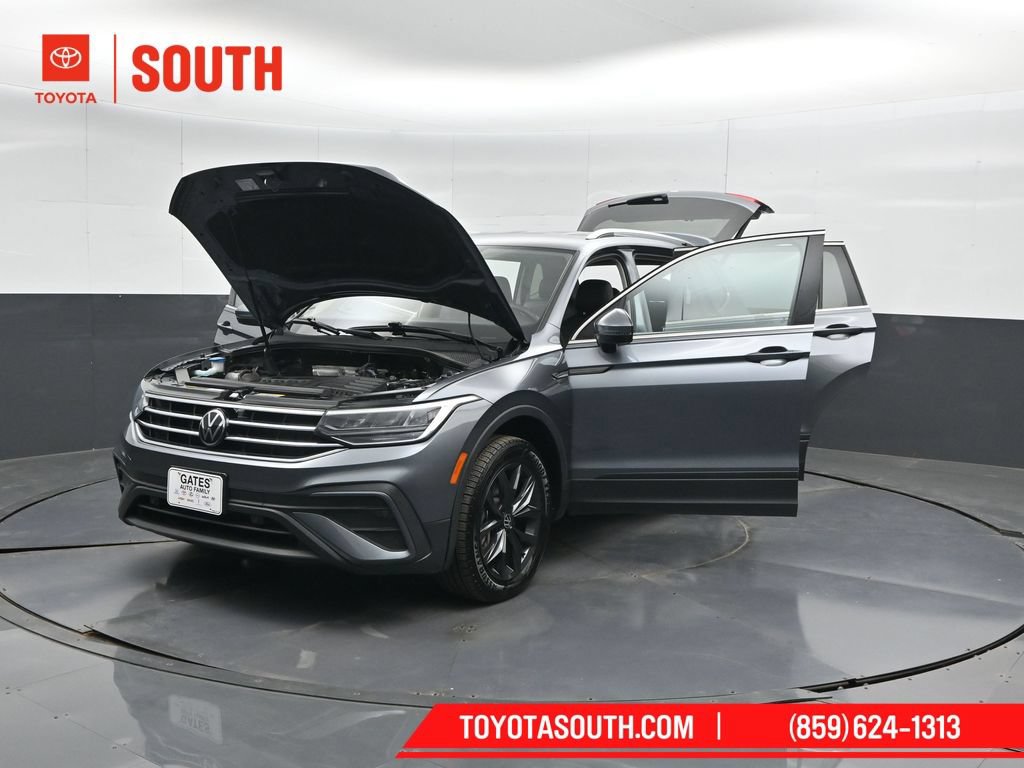 Used 2024 Volkswagen Tiguan SE AWD/4WD image 61