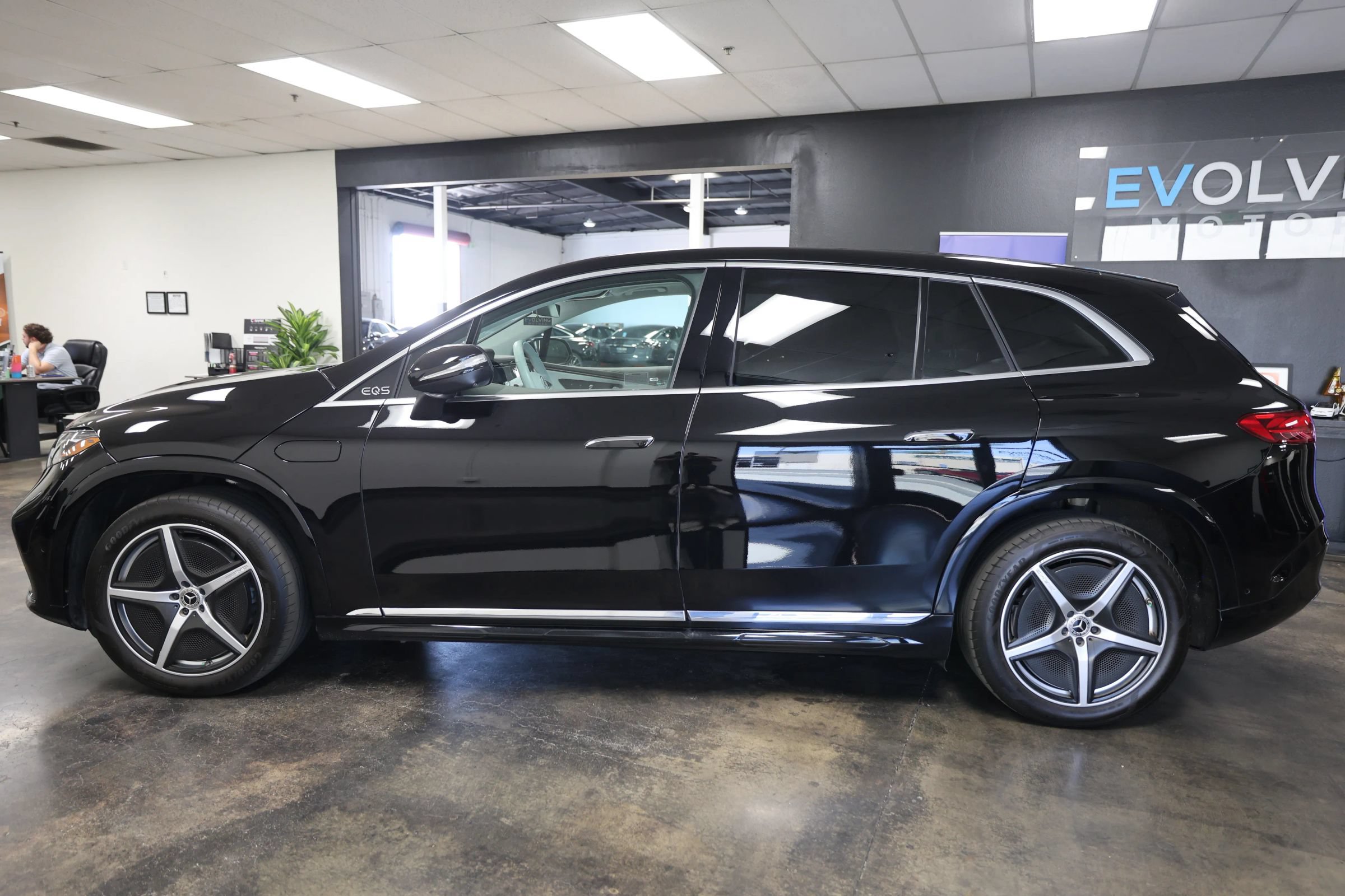 Used 2023 Mercedes-Benz EQS 580 4MATIC SUV image 10