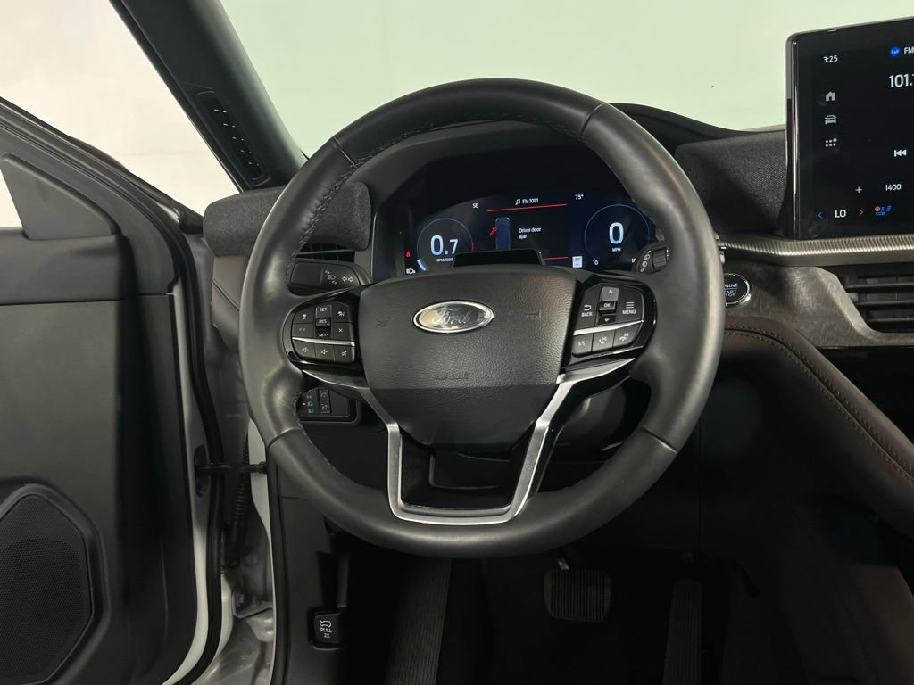 Used 2025 Ford Explorer Platinum w/ LUX Leather Package image 14
