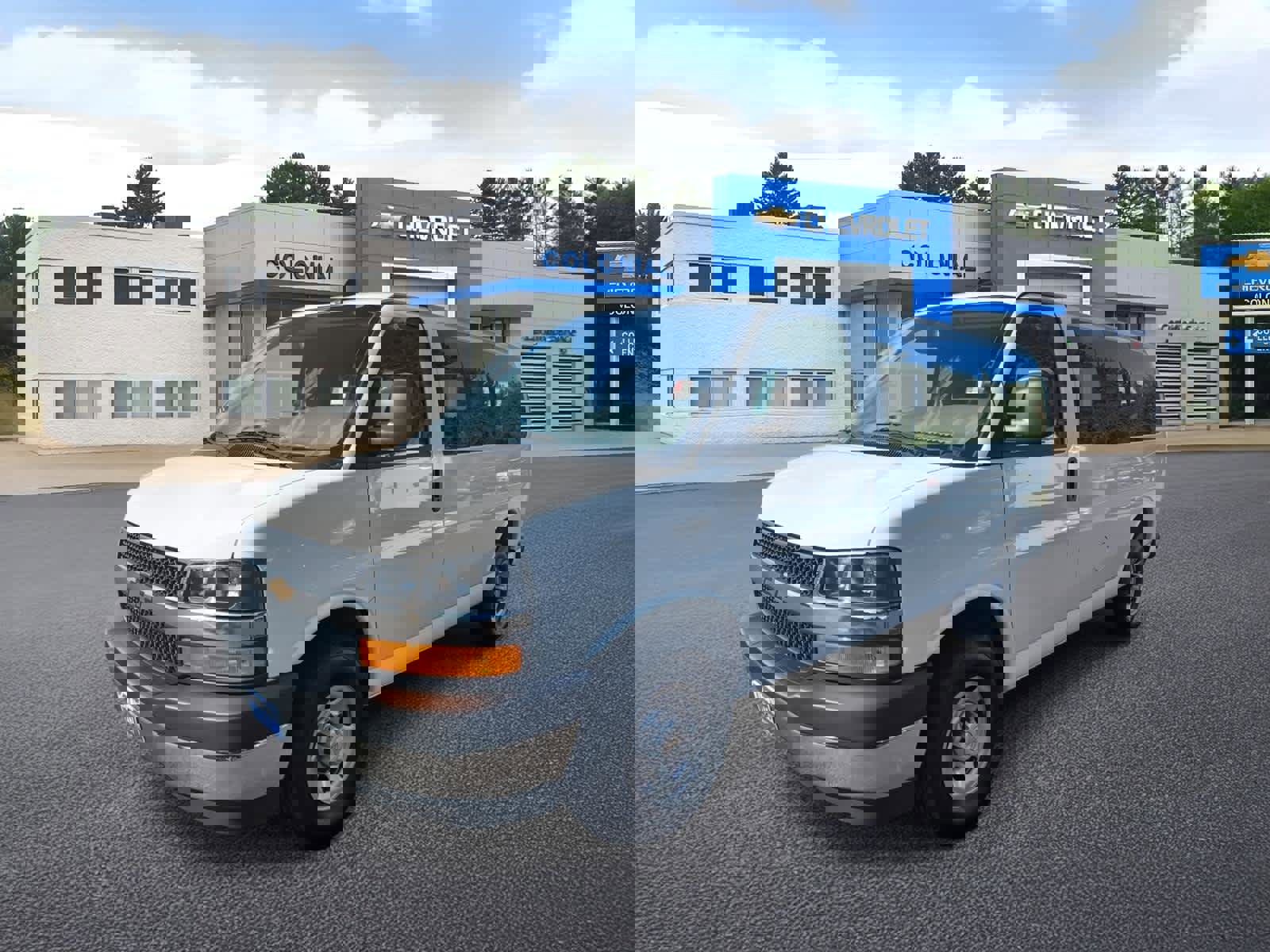 Used 2025 Chevrolet Express 3500 LS w/ Chrome Appearance Package RWD image 1