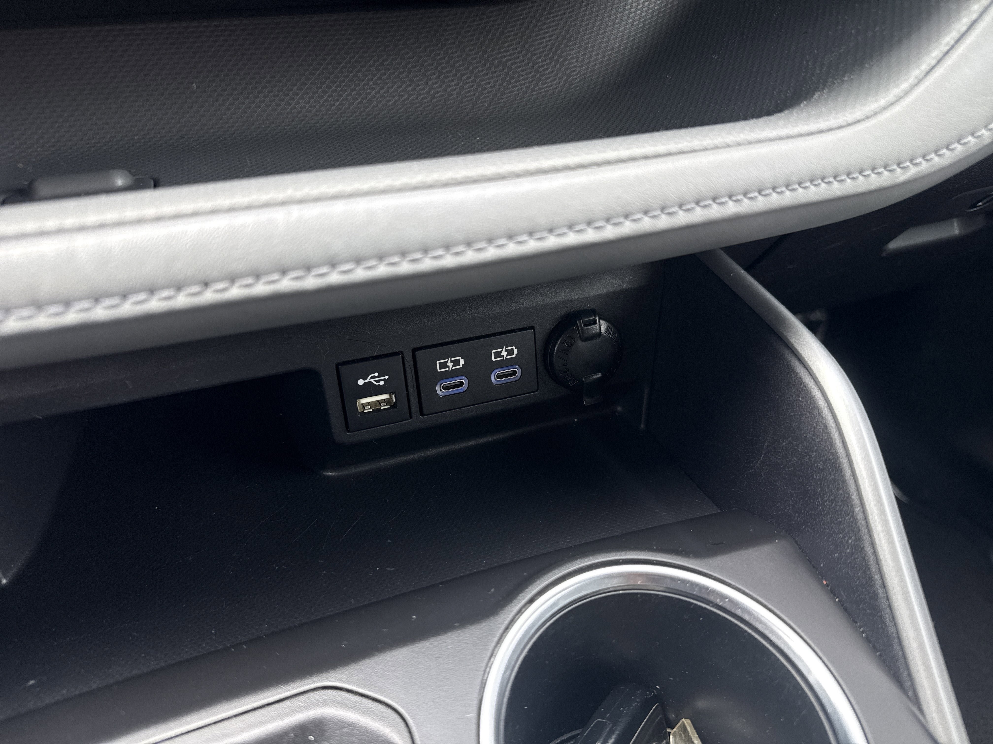 Used 2022 Toyota Highlander XLE AWD/4WD image 18