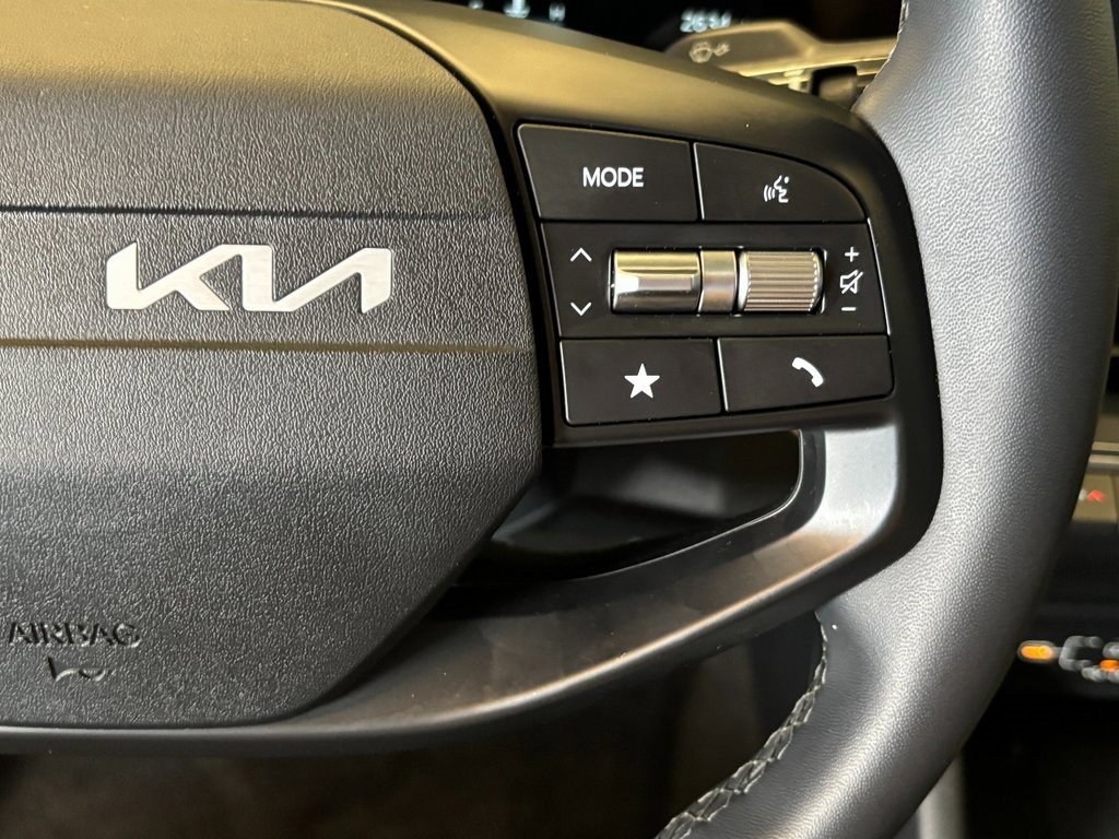 Used 2025 Kia K4 EX image 11