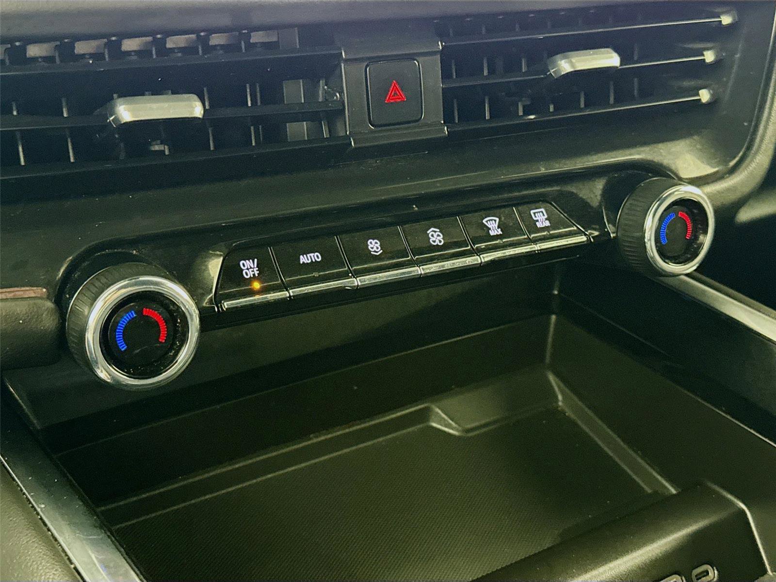 Used 2025 Chevrolet Tahoe LS RWD image 16