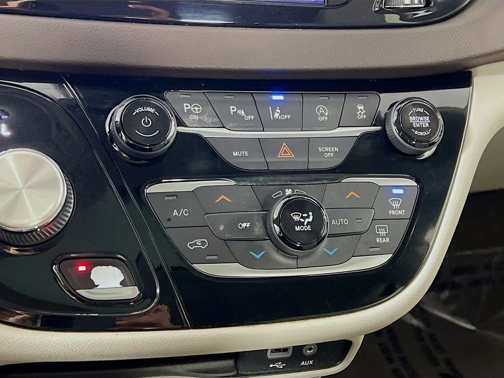 Used 2019 Chrysler Pacifica Touring-L w/ Advanced Safetytec Group FWD image 16