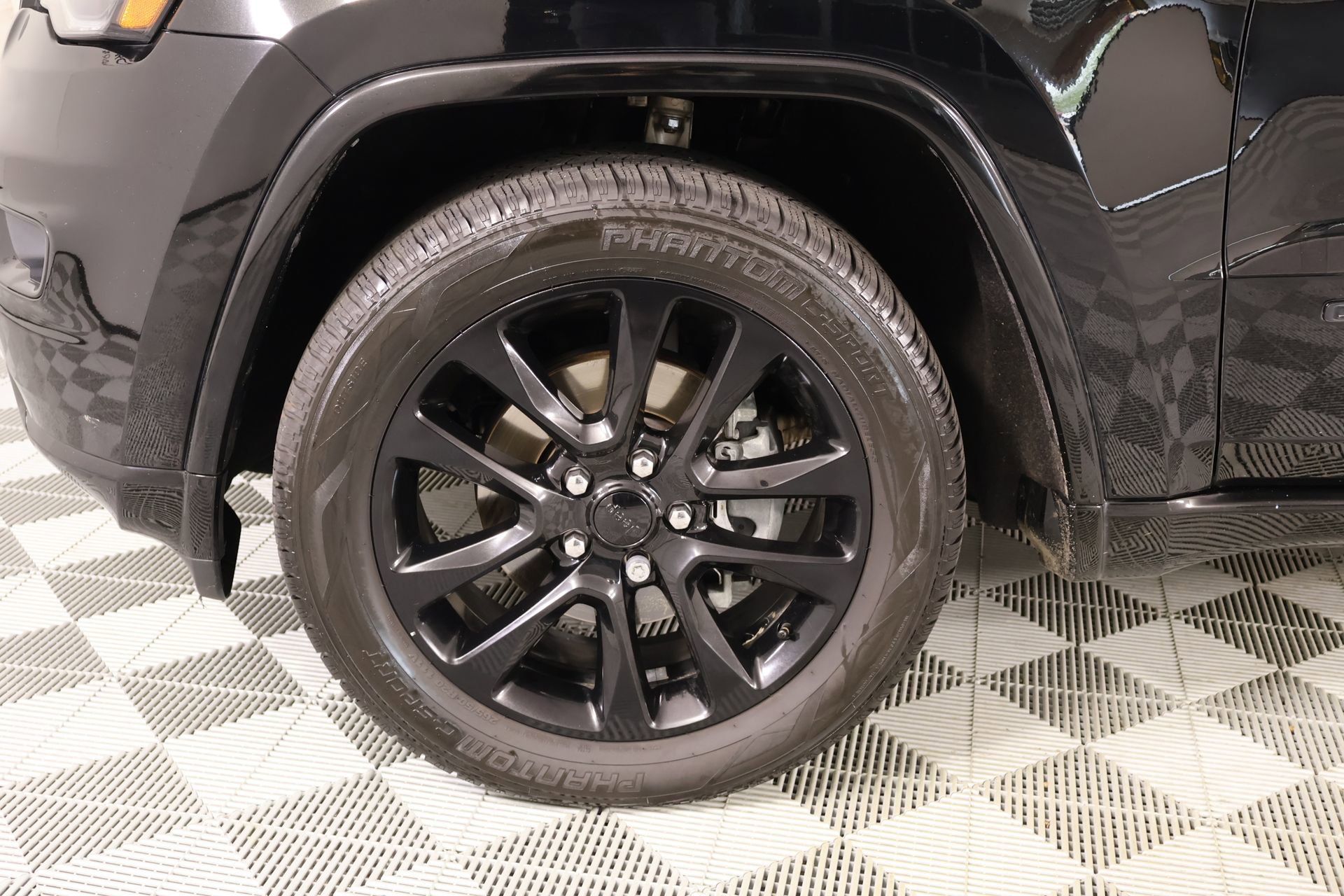 Used 2020 Jeep Grand Cherokee Altitude AWD/4WD image 18