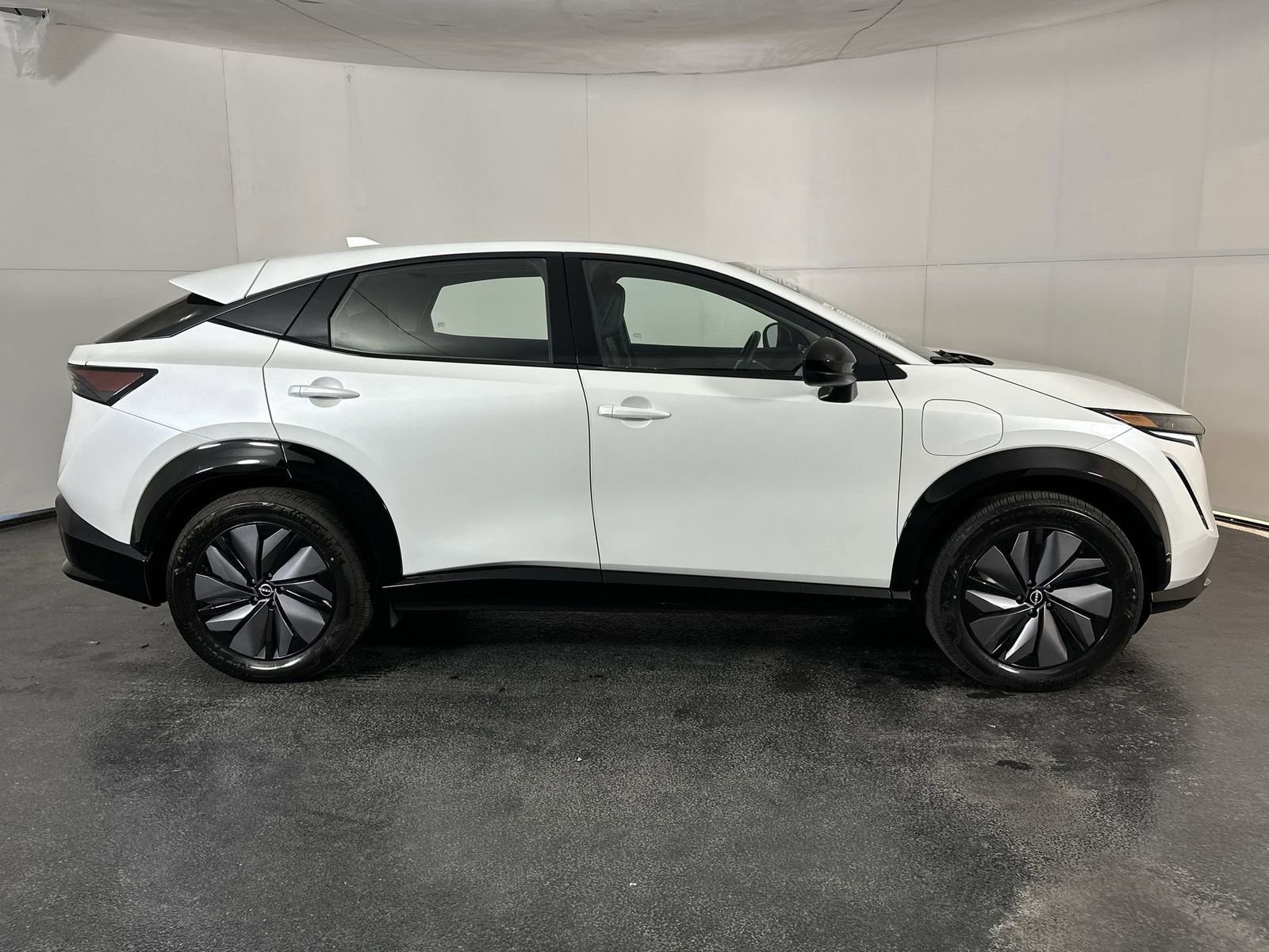 Certified 2024 Nissan Ariya AWD image 9