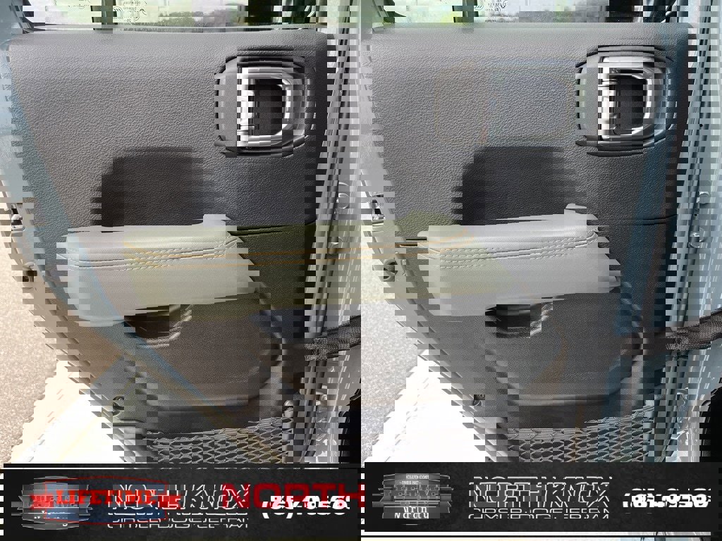 New 2025 Jeep Gladiator Mojave w/ Safety Group image 14