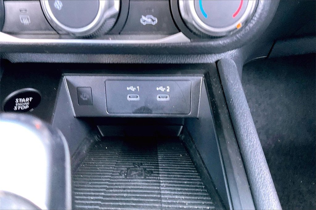 Used 2025 Nissan Kicks SV image 30