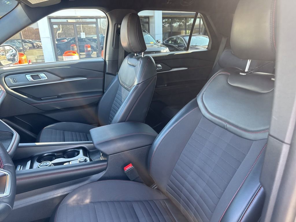 Certified 2025 Ford Explorer ST-Line image 16