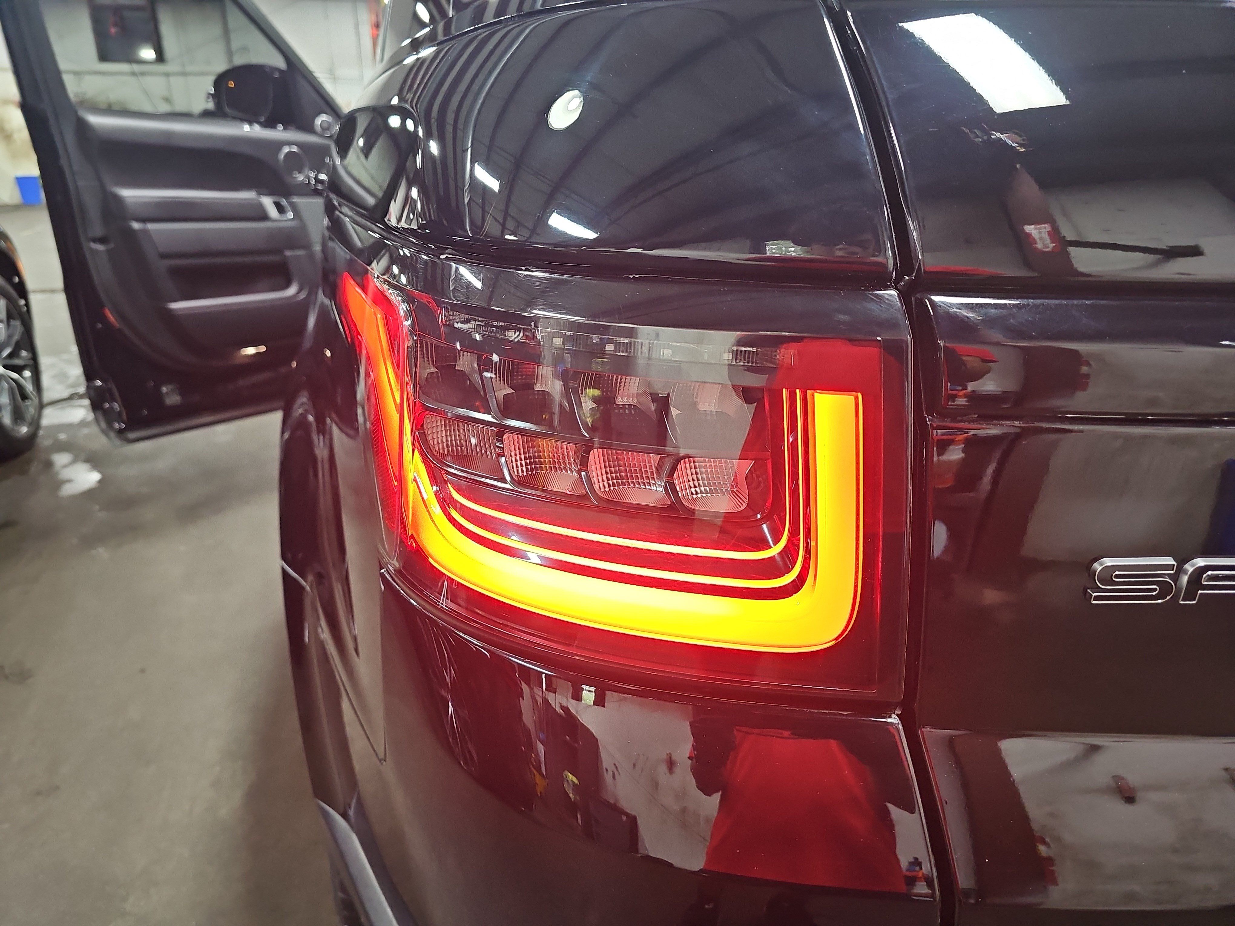 Used 2020 Land Rover Range Rover Sport HSE Dynamic AWD/4WD image 36