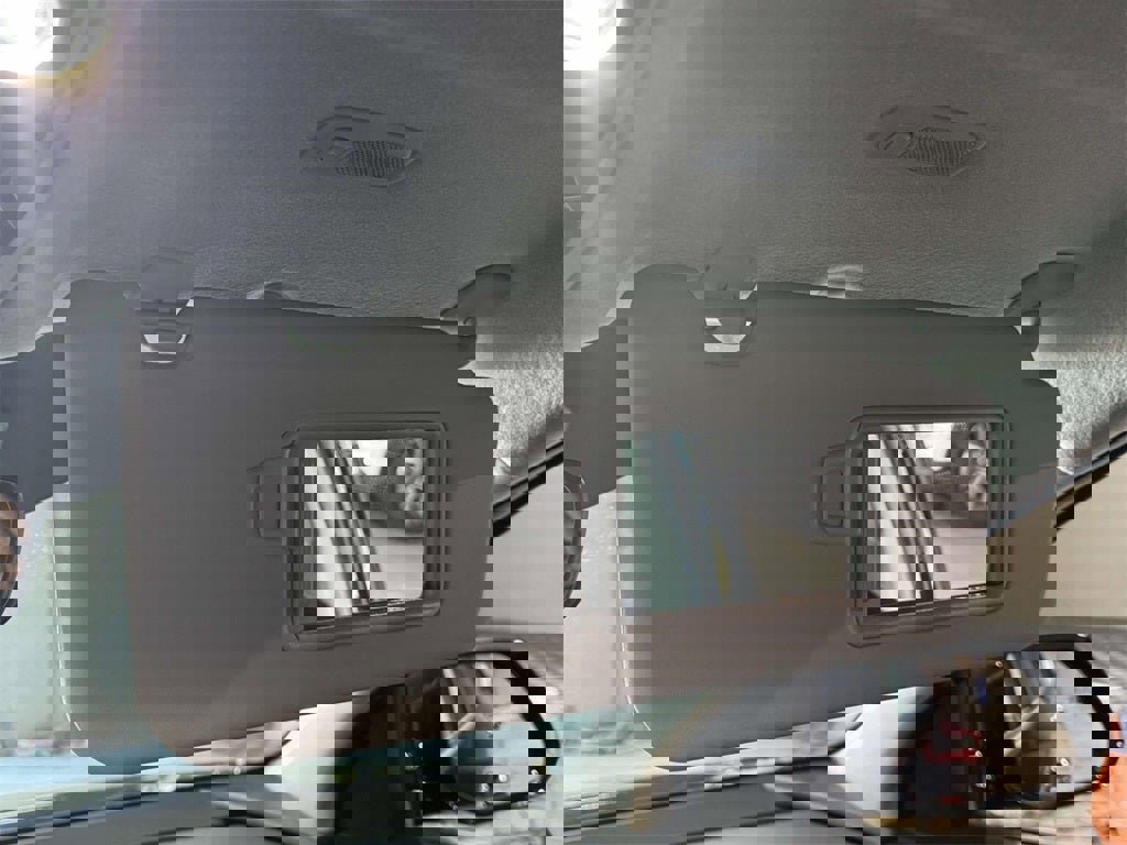 Used 2025 Kia Niro SX Touring image 30