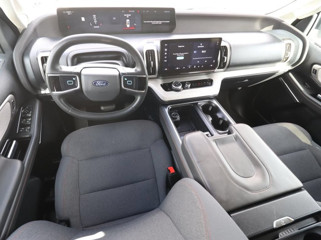 Used 2025 Ford Expedition Active RWD image 6