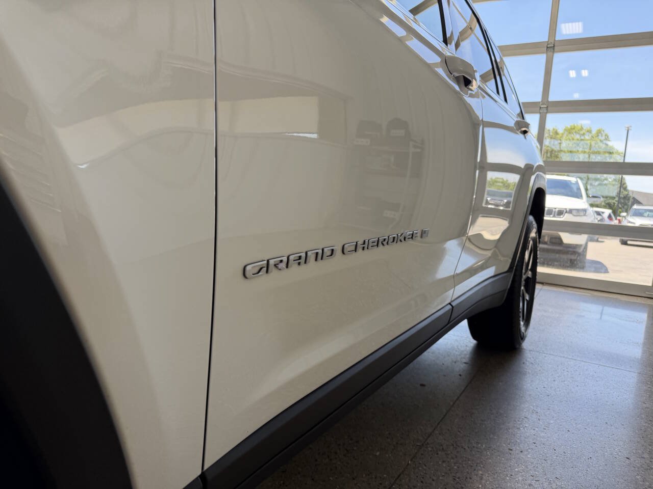 Used 2024 Jeep Grand Cherokee L Limited AWD/4WD image 47