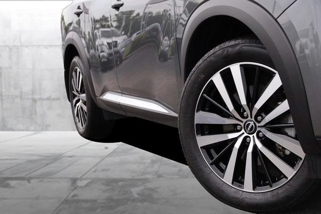 Certified 2025 Nissan Pathfinder Platinum w/ Cargo Package FWD image 3