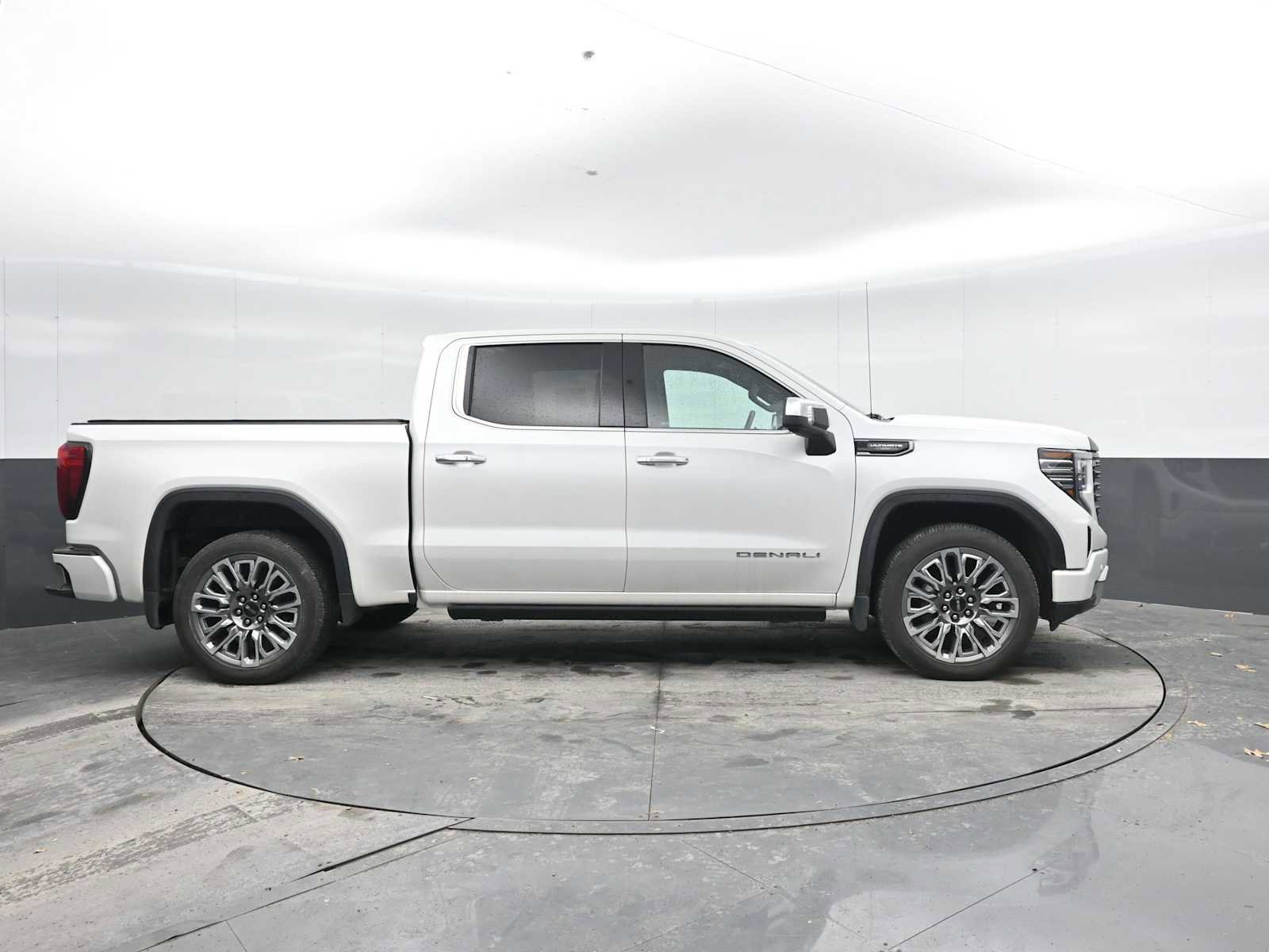 Used 2025 GMC Sierra 1500 Denali Ultimate AWD/4WD image 9