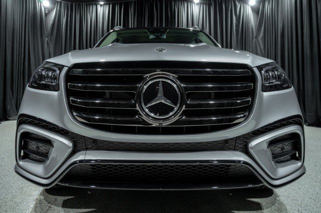 New 2026 Mercedes-Benz GLS 450 4MATIC image 2