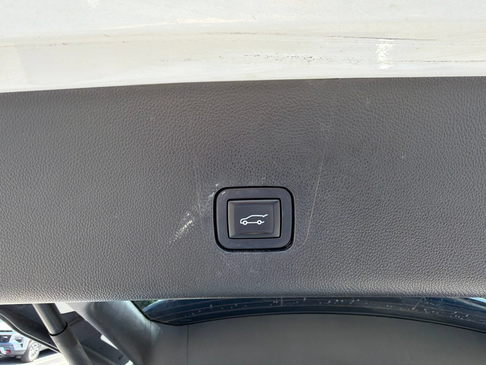 Used 2018 Chevrolet Traverse High Country w/ LPO, Floor Liner Package AWD/4WD image 32