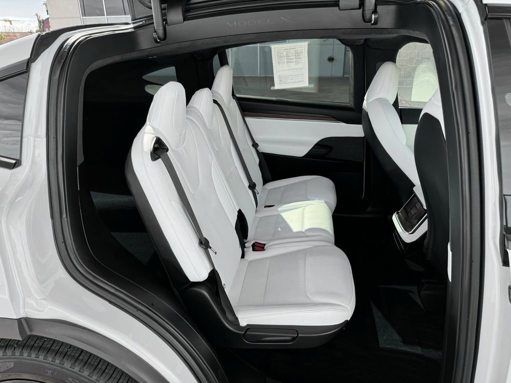 Used 2022 Tesla Model X image 29
