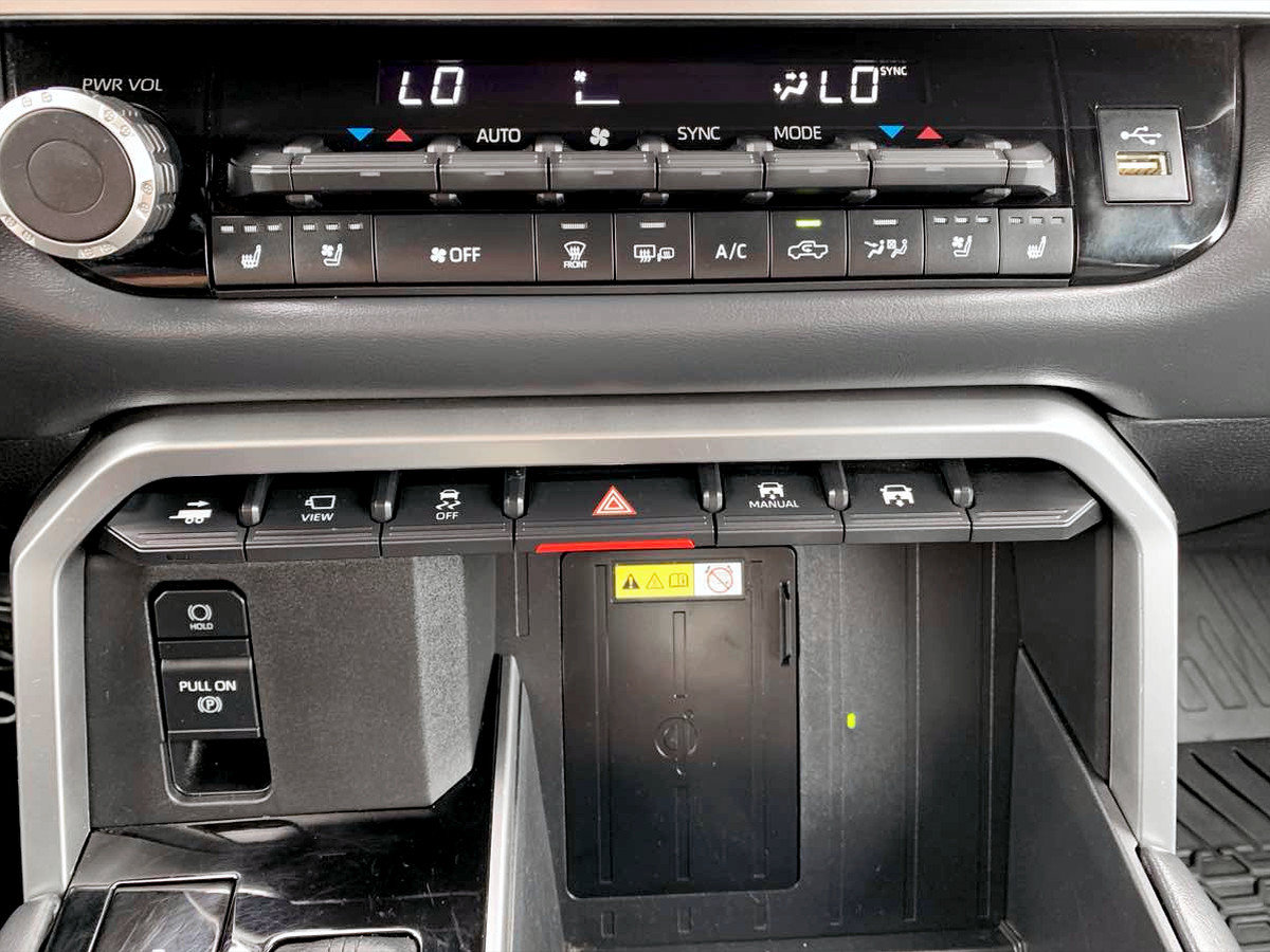 Used 2022 Toyota Tundra Platinum AWD/4WD image 31
