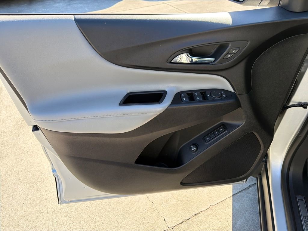 Used 2018 Chevrolet Equinox Premier image 16