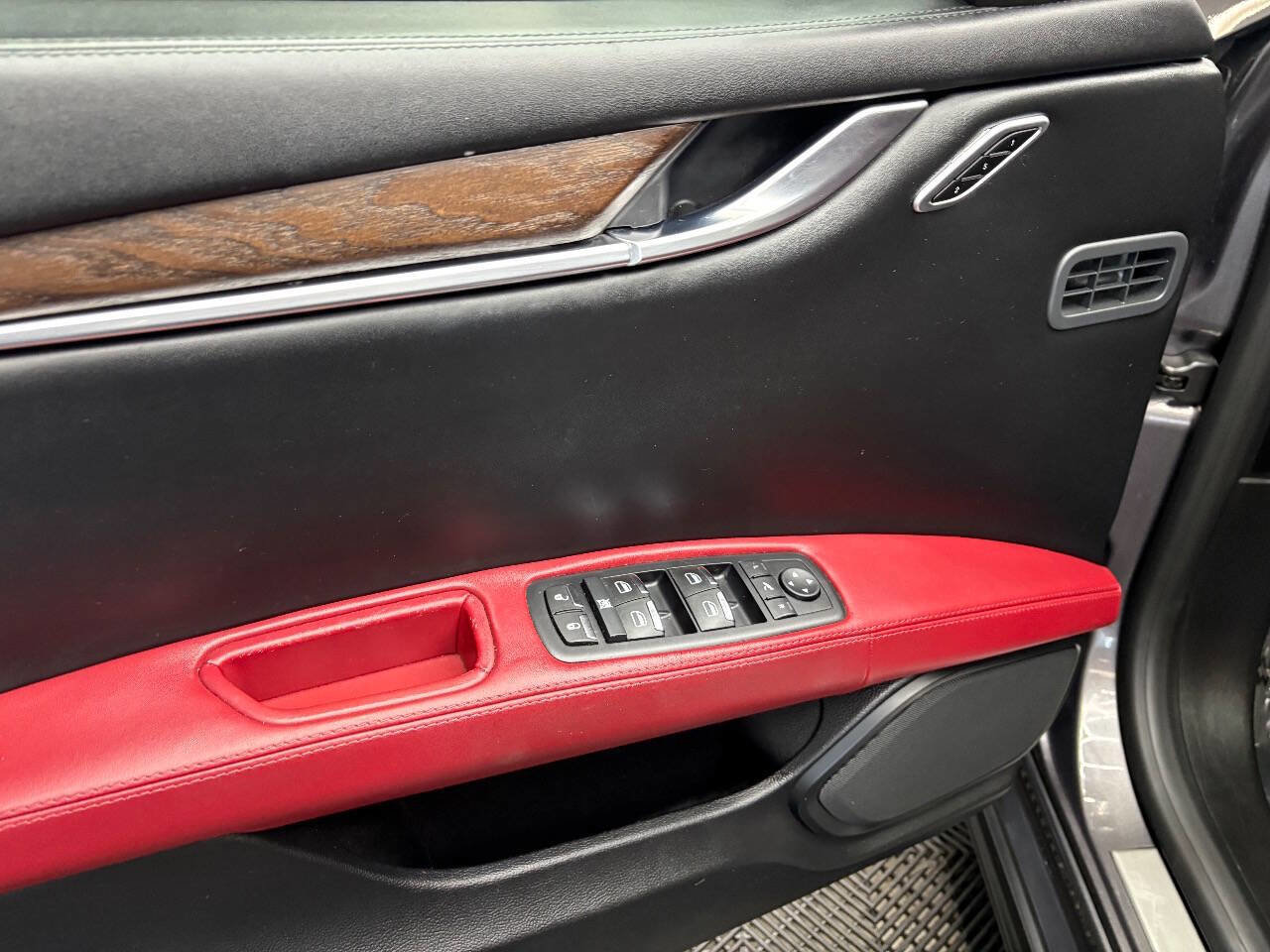 Used 2018 Maserati Ghibli S image 23